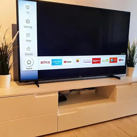 Two In Etara 3, アパート *